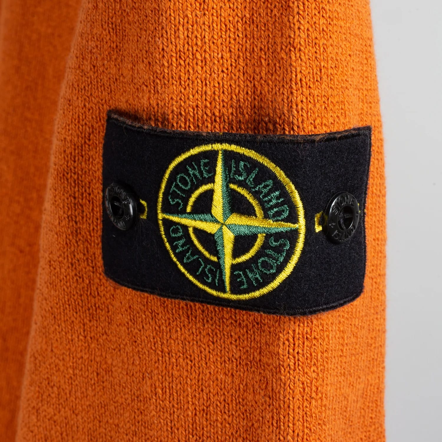 The Process of Manufacturing Stone Island Badges: Unraveling the Threads of Style