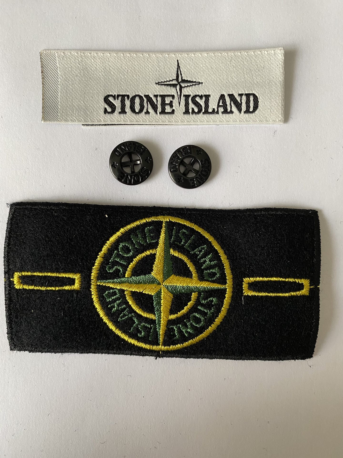 ív elvégezni az iskolát Előfeltétel stone island badge bestellen ...